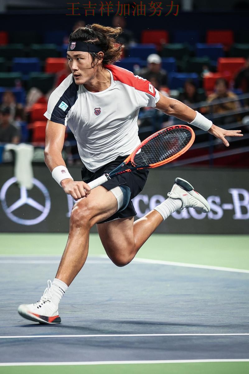 张之臻在羽毛球公开赛中单场高分成为全场焦点 成为赛后讨论的焦点